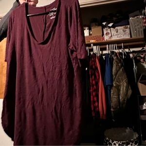 Burgundy short sleeve kinda long tshirt flowy lose